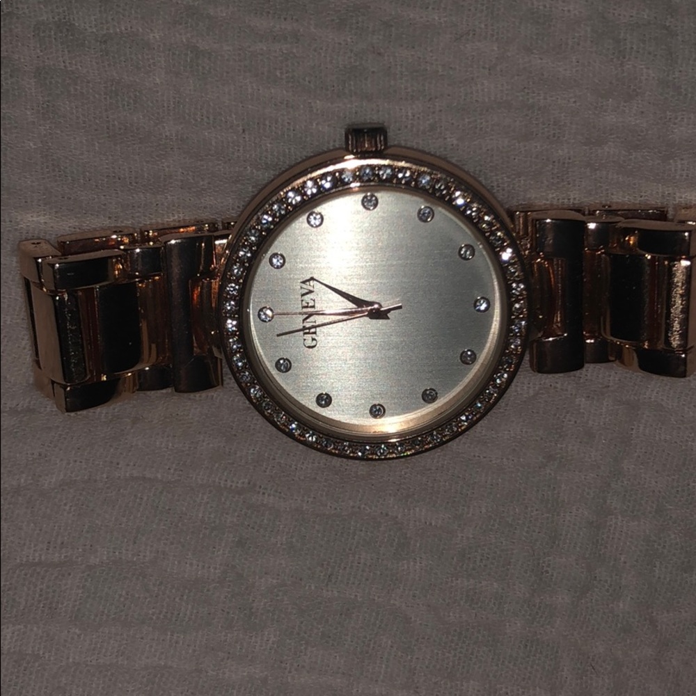 Geneva rose gold watch with extra links